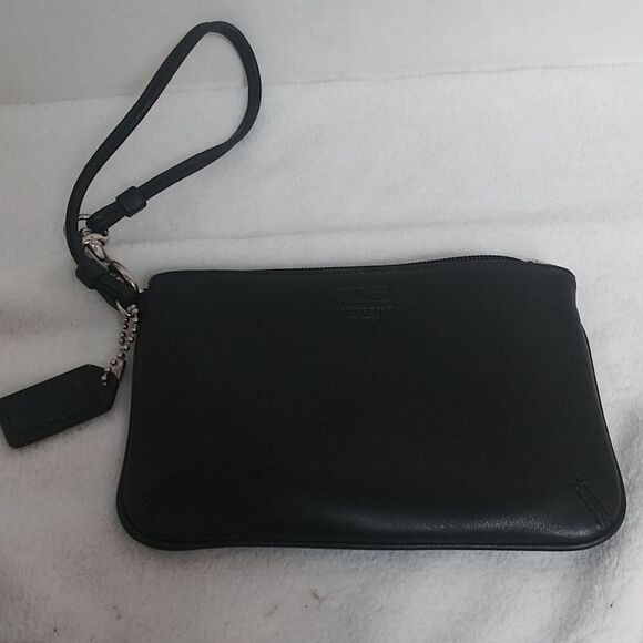 Coach Wristlet...EUC - Picture 1 of 3